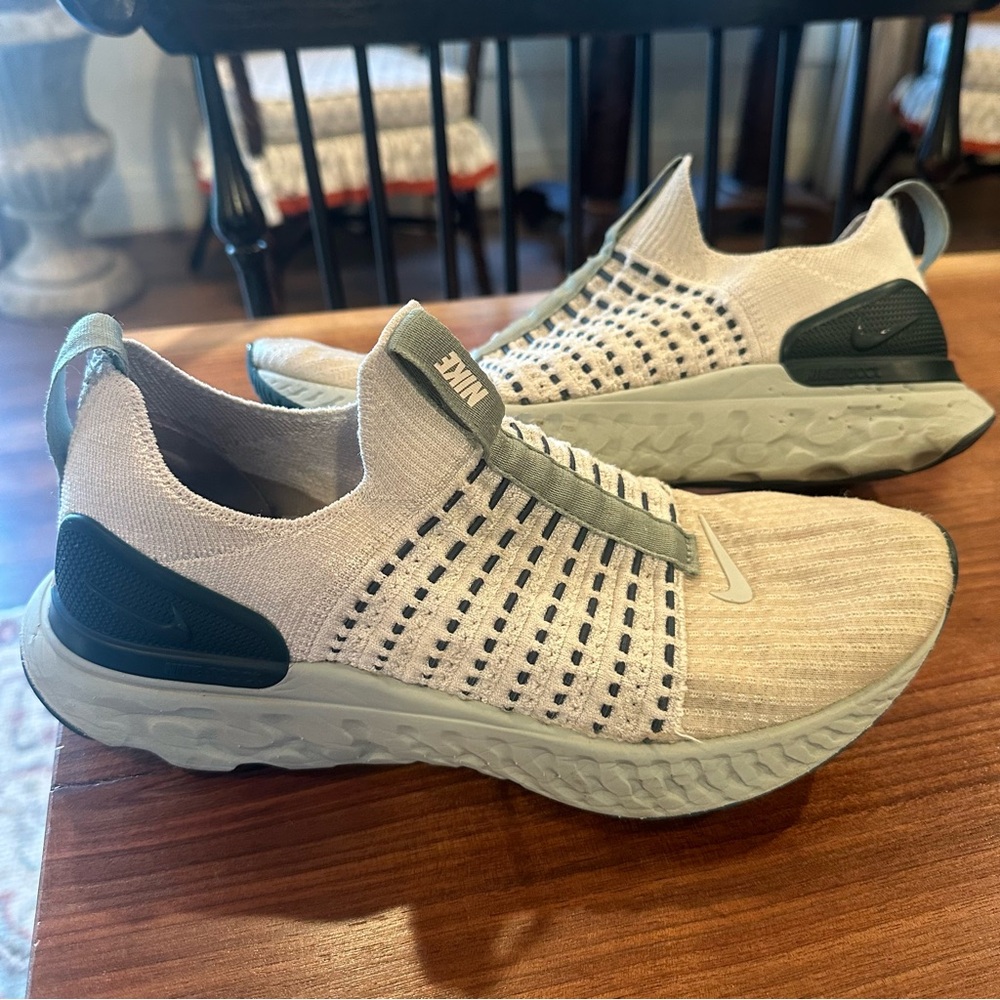 nike women’s running shoe phantom react white blue teal green fly knit like new